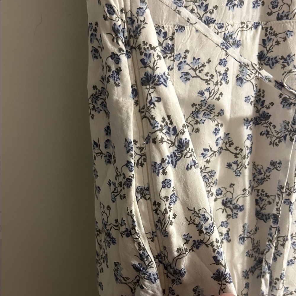 Abercrombie White Dress with Blue Floral Print - Picture 6 of 6